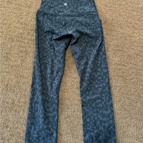 Lululemon wunder under crop high rise full on Luxtreme 21” size 2 camo deep coal - Picture 2 of 3